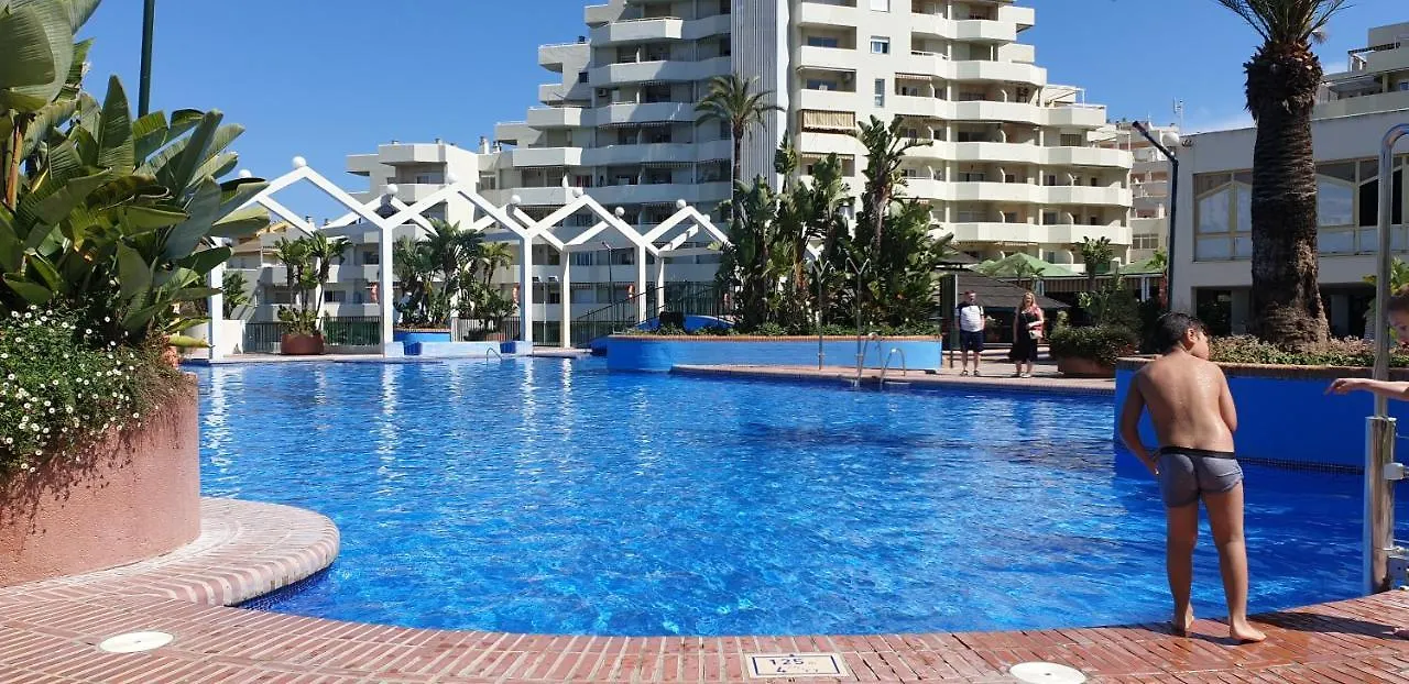 בנאלמדנה Apartamentos Holidays Benalbeach דירה