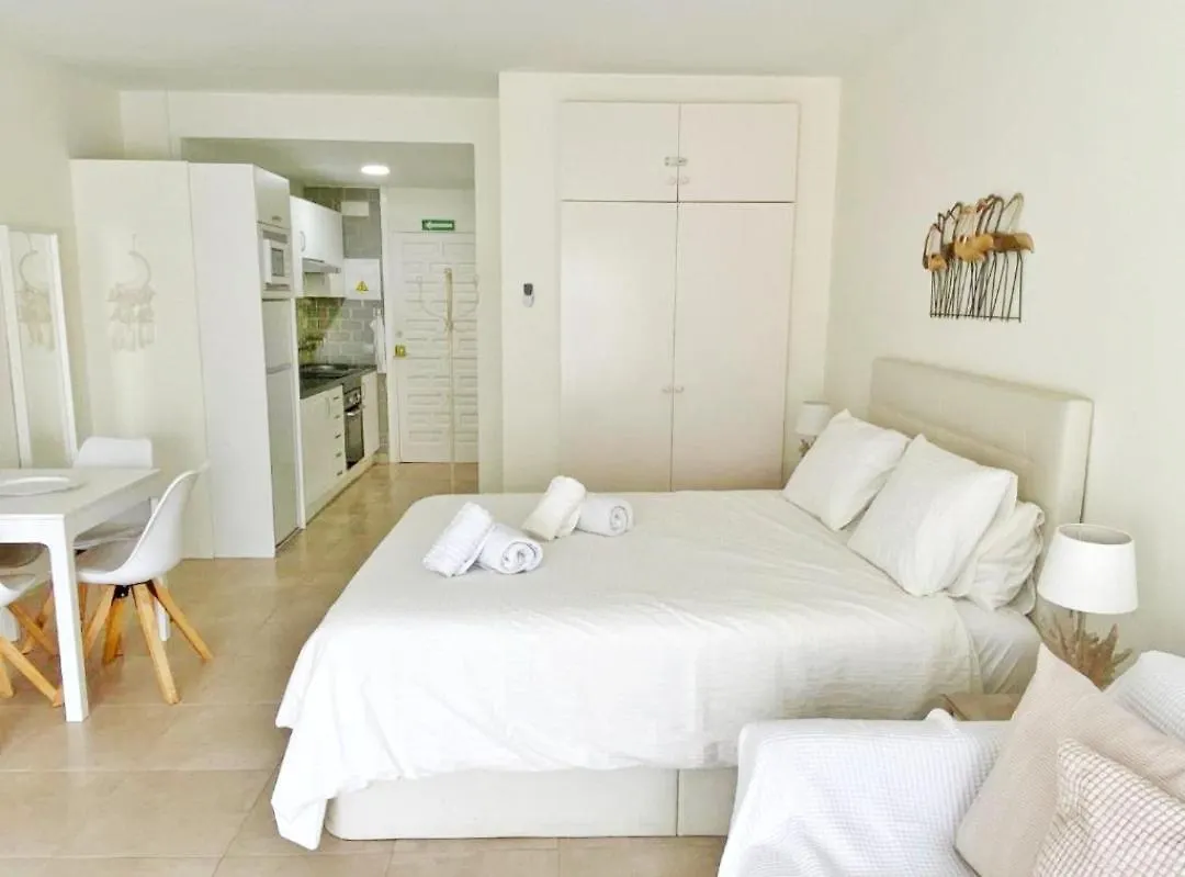 בנאלמדנה Apartamentos Holidays Benalbeach דירה